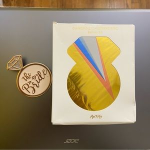 Bachelorette accessories pin and balloons